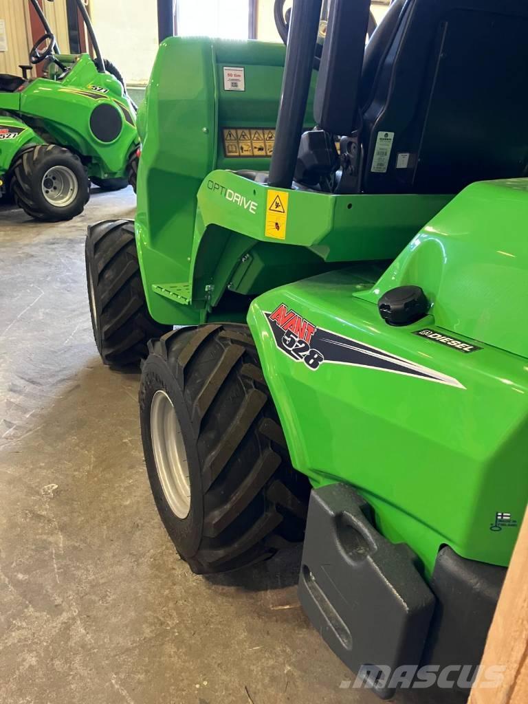 Avant Avant 528 スキッドステアローダー