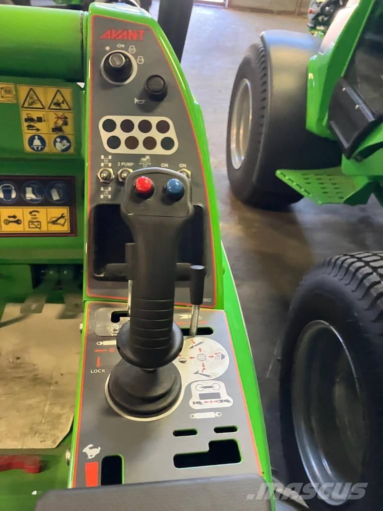 Avant Avant 528 スキッドステアローダー