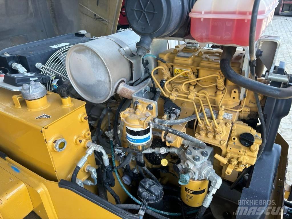 CAT CB 24 B タンデムローラ