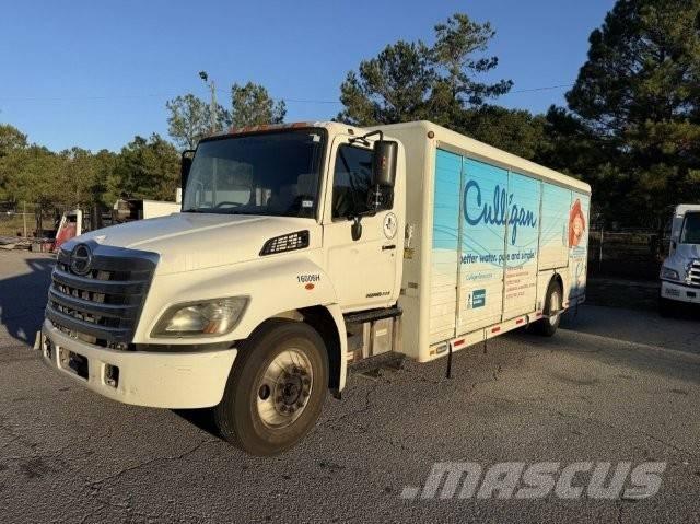 Hino 338 飲料運送車両