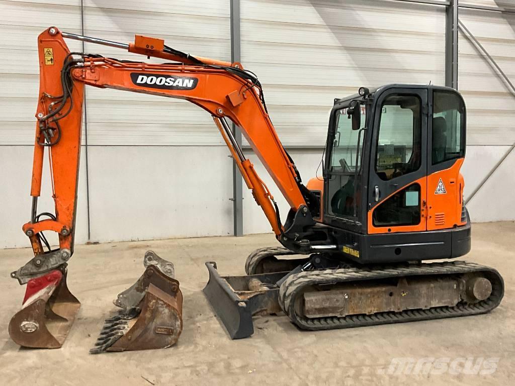 Doosan DX 63-3 ミニ油圧ショベル 7t以下（ミニユンボ・ミニディガー）