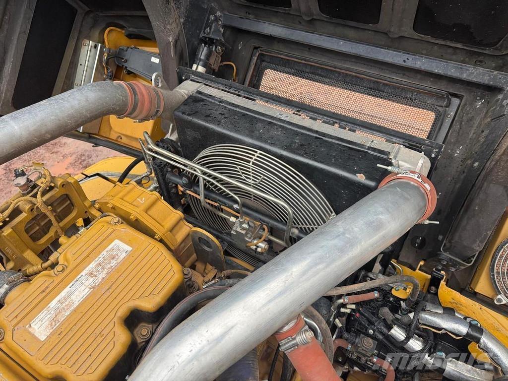 CAT 745C ユーティリティー機械