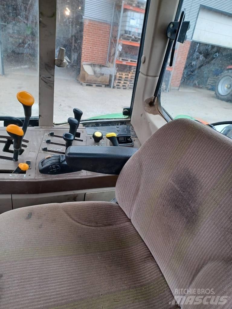 John Deere 6220 トラクター
