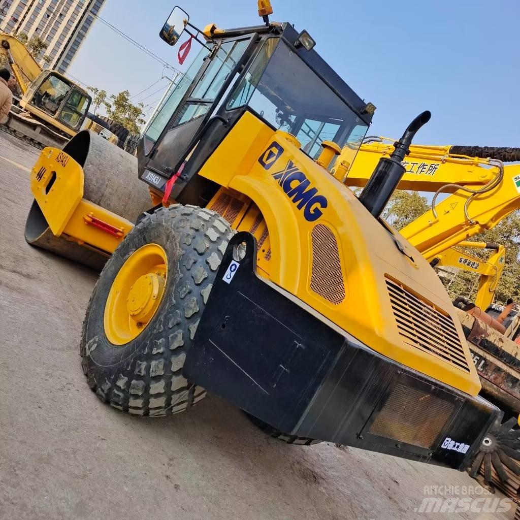 XCMG XS 142 J 振動ローラ