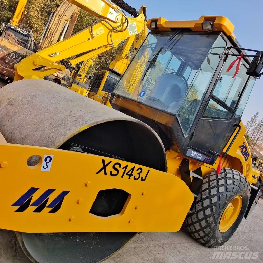 XCMG XS 142 J 振動ローラ