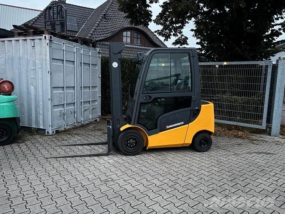 Jungheinrich DFG 320 ディーゼル・軽油