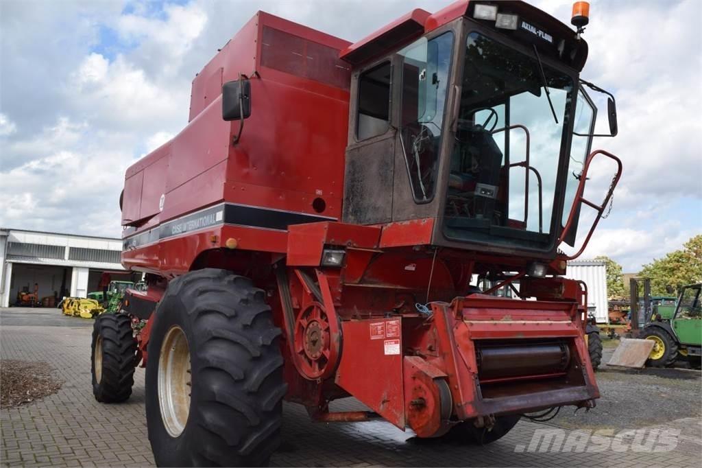 Case IH 1680 Axial コンバイン