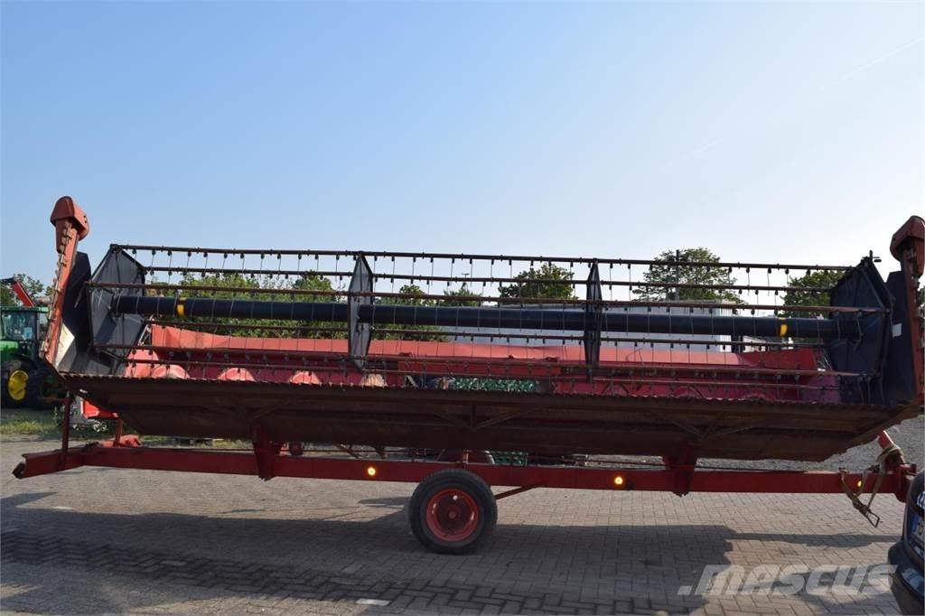 Case IH 1680 Axial コンバイン