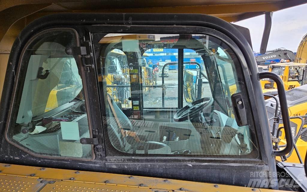 CAT 775 G アーティキュレート式ダンプトラック
