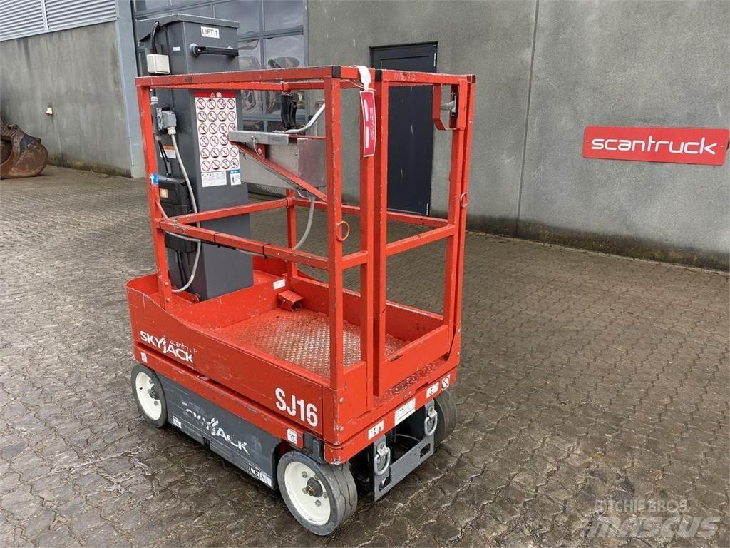 SkyJack SJ16 垂直昇降型リフト