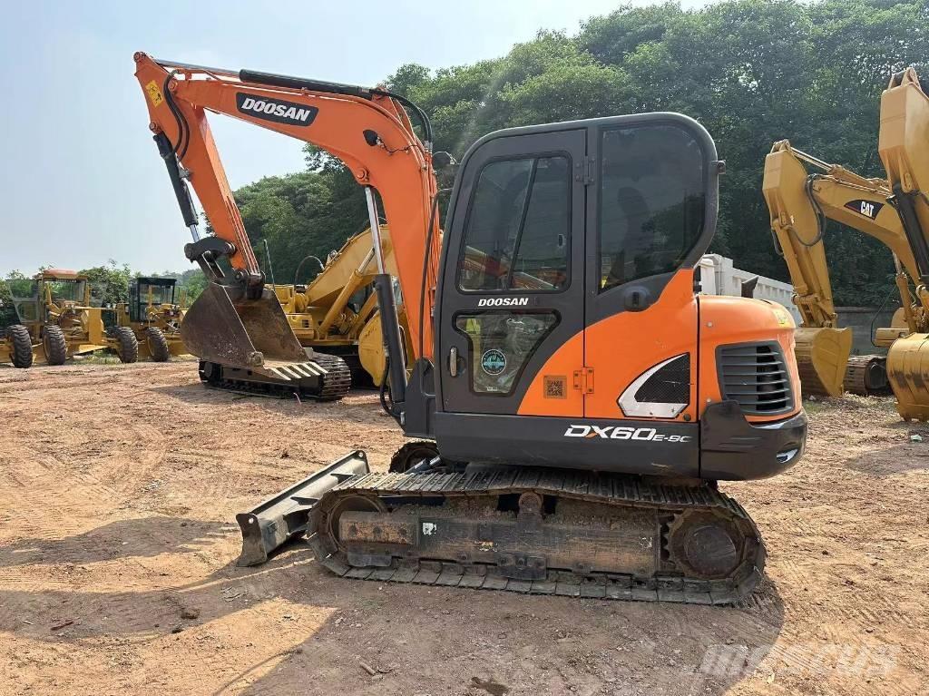 Doosan DX 60 大型油圧ショベル12t以上（パワーショベル・ユンボ）