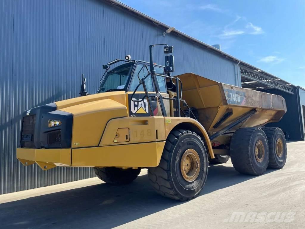CAT 740B アーティキュレート式ダンプトラック