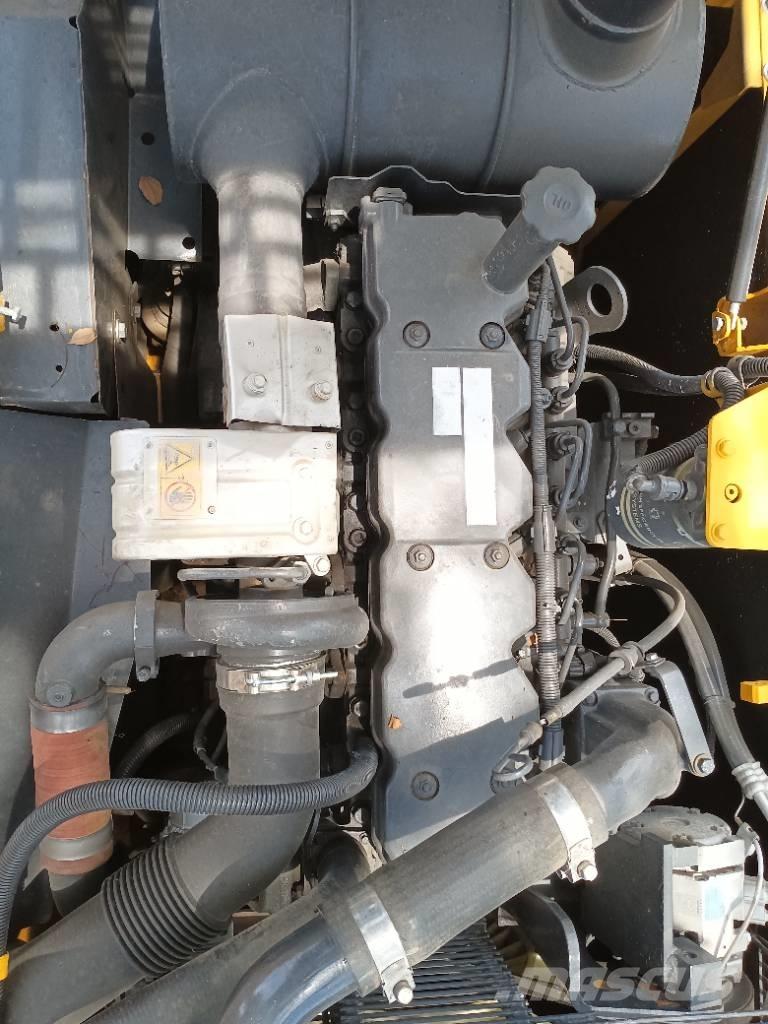 Komatsu PC 200-8 大型油圧ショベル12t以上（パワーショベル・ユンボ）