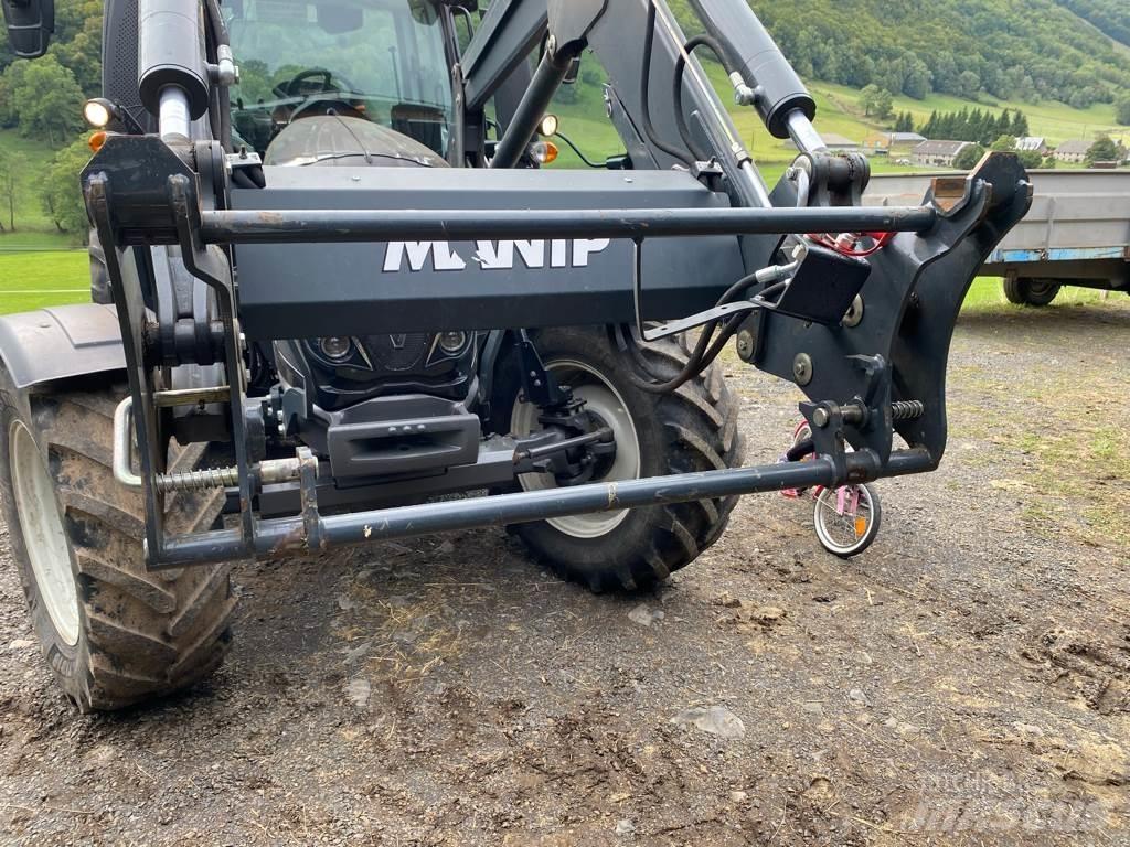 Valtra N134  HiTECH トラクター