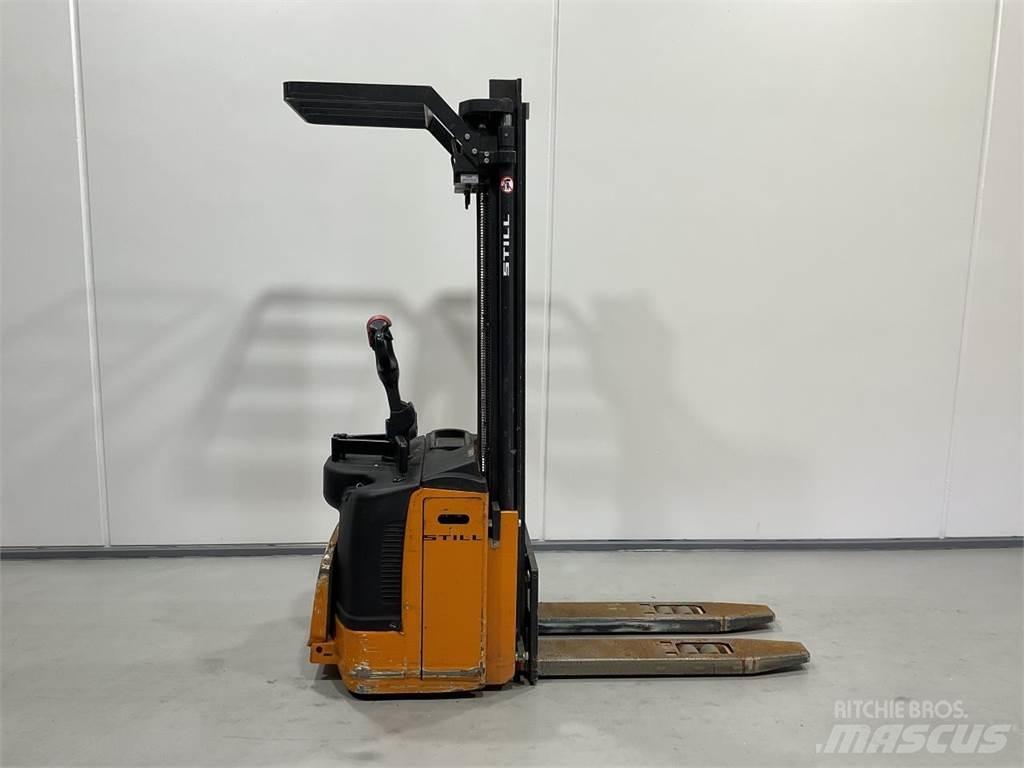 Still EFGV S14 自走式スタッカー