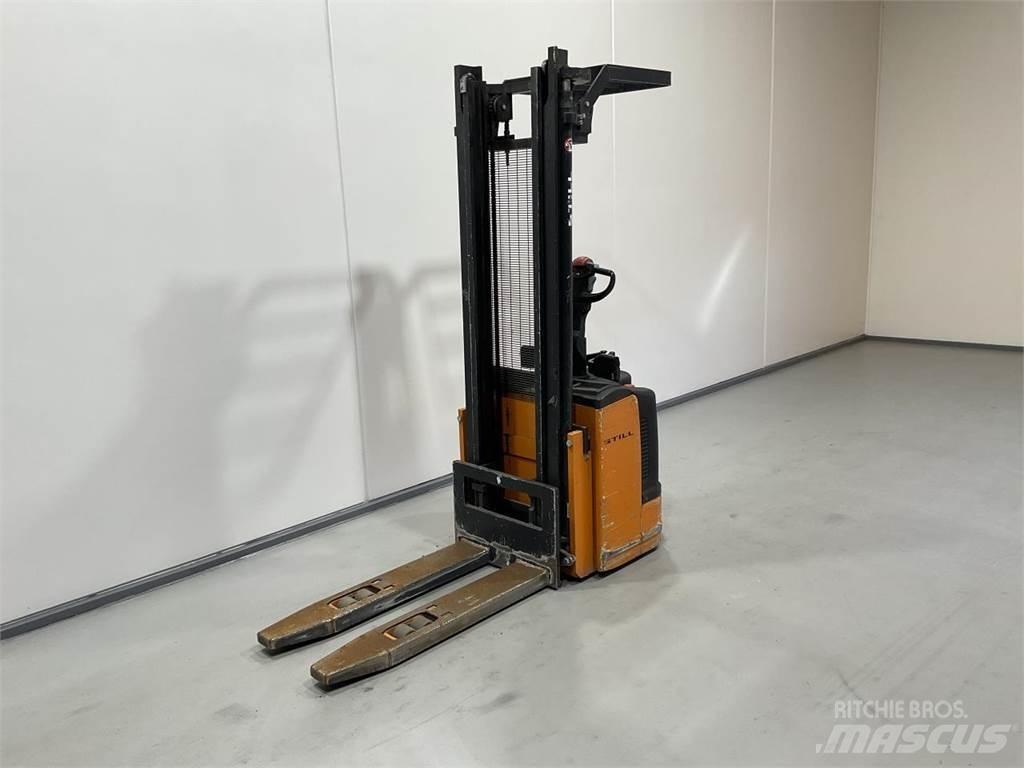 Still EFGV S14 自走式スタッカー