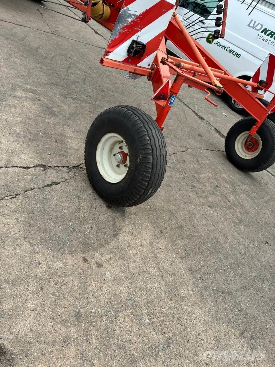 Kuhn GA 7301 ウィンドローア/レーキ