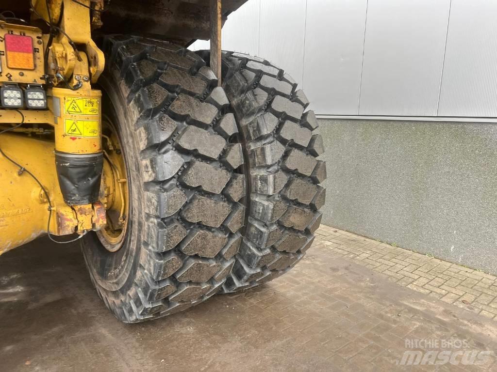 CAT 775 G リジットフレーム式ダンプトラック
