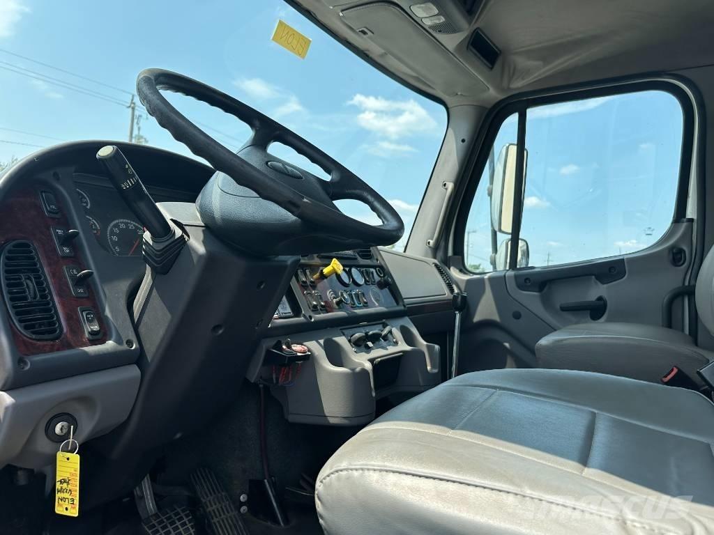 Freightliner M2 塵芥車、パッカー車