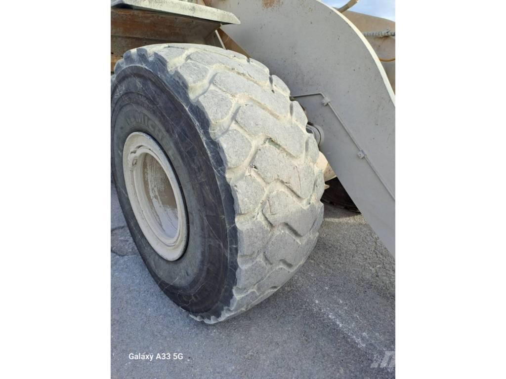 CAT 972 K ホイールローダー・タイヤショベル