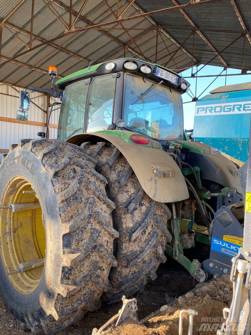 John Deere 6155R トラクター