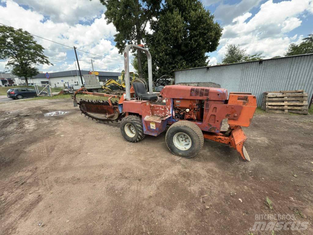 Ditch Witch 3500 トレンチャー