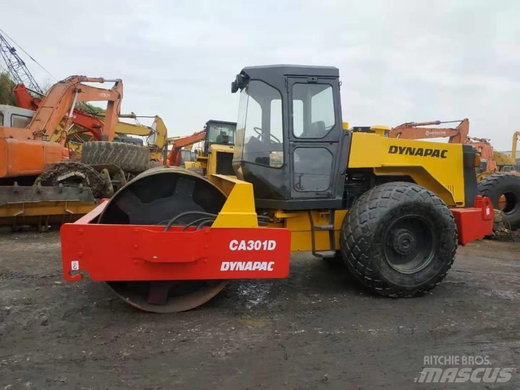 Dynapac CA 301 D 振動ローラ