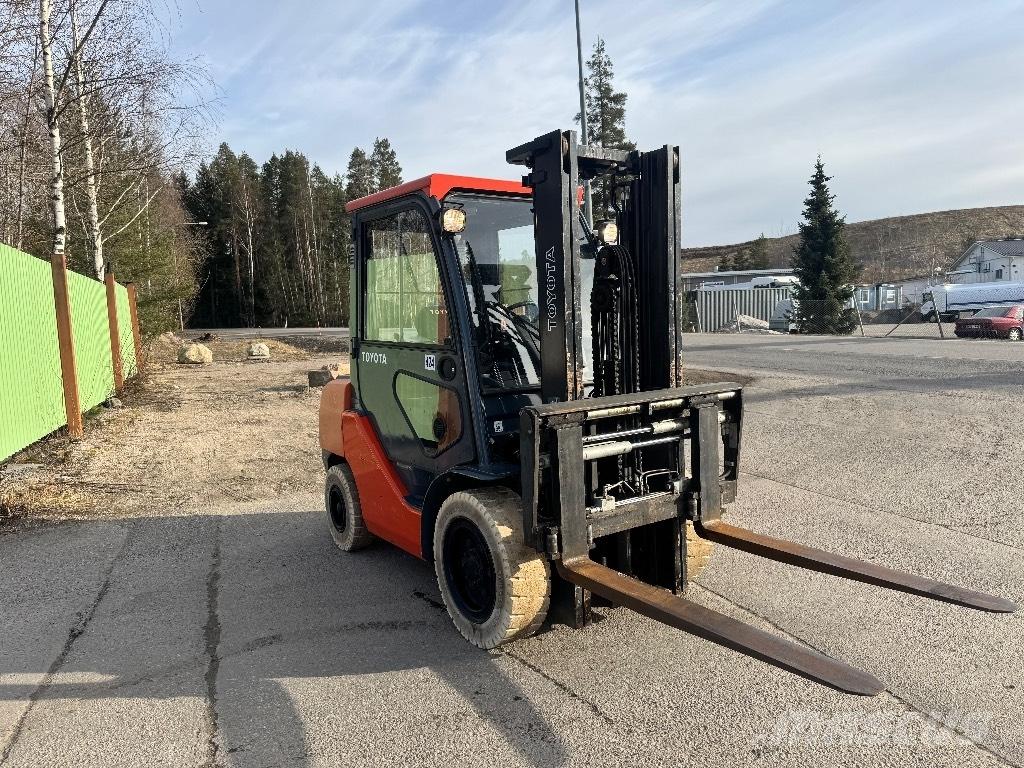 Toyota 02-8 FDF 30 ディーゼル・軽油