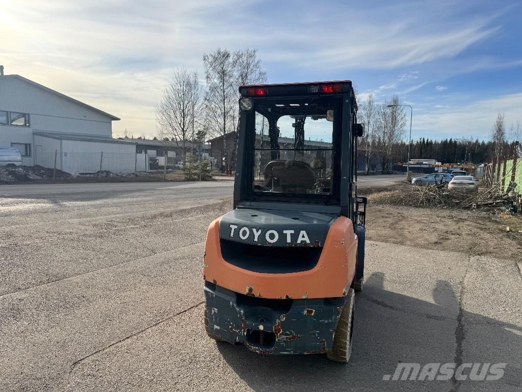 Toyota 02-8 FDF 30 ディーゼル・軽油
