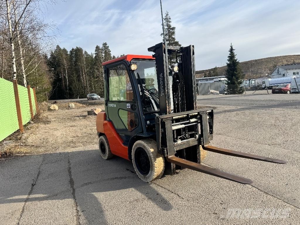 Toyota 02-8 FDF 30 ディーゼル・軽油