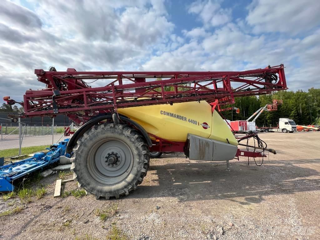 Hardi Commander 4400 牽引型スプレイヤー