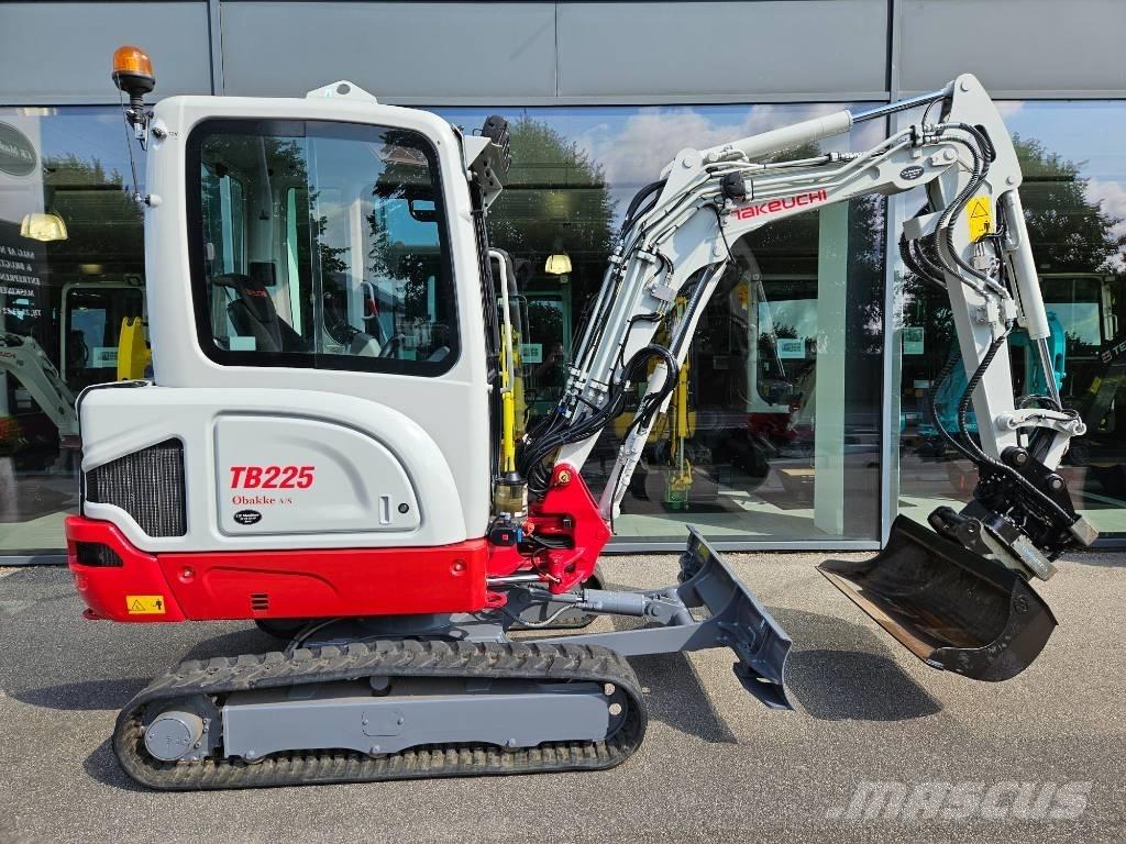 Takeuchi TB 225 ミニ油圧ショベル 7t以下（ミニユンボ・ミニディガー）