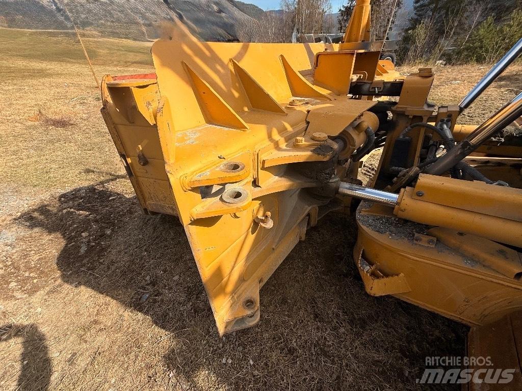 CAT D 6 T LGP ブルドーザー