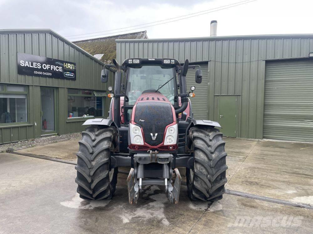 Valtra T 153 トラクター