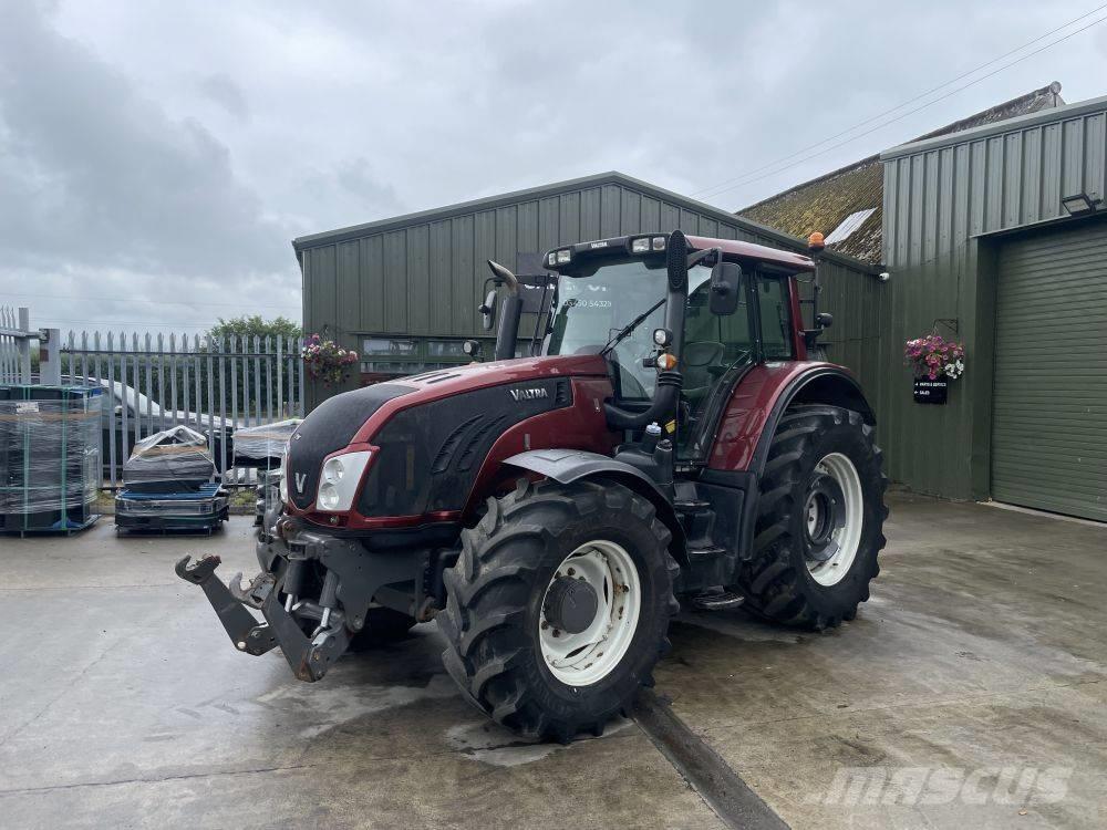 Valtra T 153 トラクター