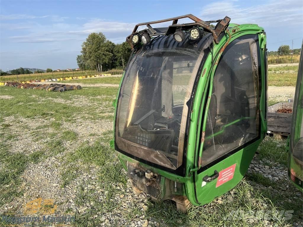 John Deere 1010E キャビン及び内装