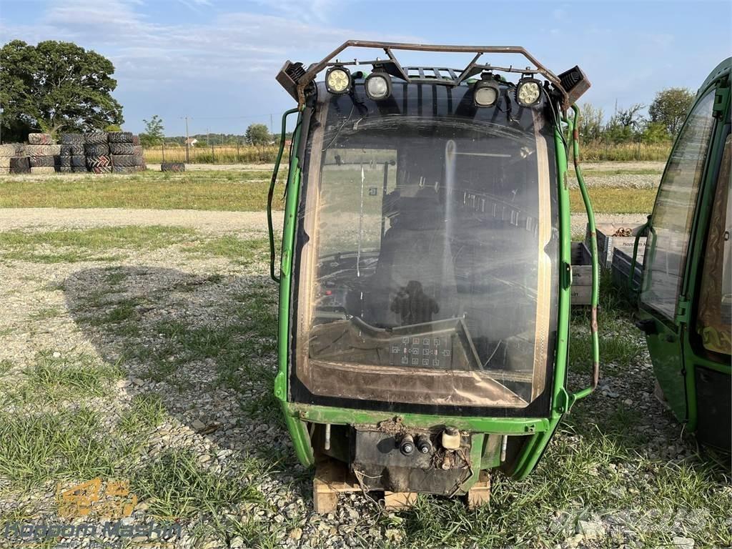 John Deere 1010E キャビン及び内装
