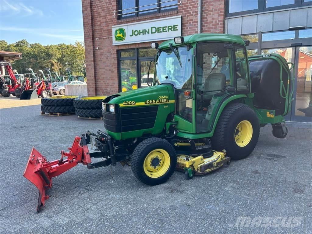 John Deere 4200 コンパクトトラクター