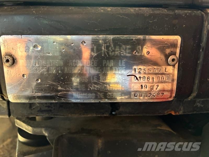 Case IH 1255 トラクター