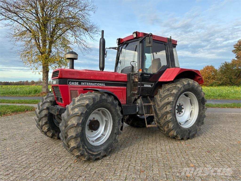 Case IH 1255 トラクター