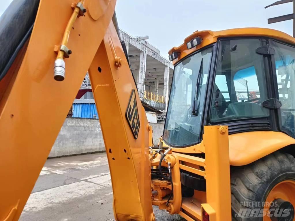 JCB 3 CX ホイール式油圧ショベル（パワーショベル・ユンボ・バックホー）