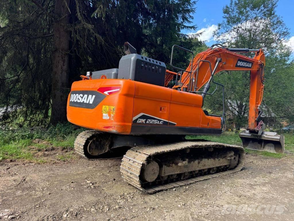 Doosan DX 225 LC-7 大型油圧ショベル12t以上（パワーショベル・ユンボ）