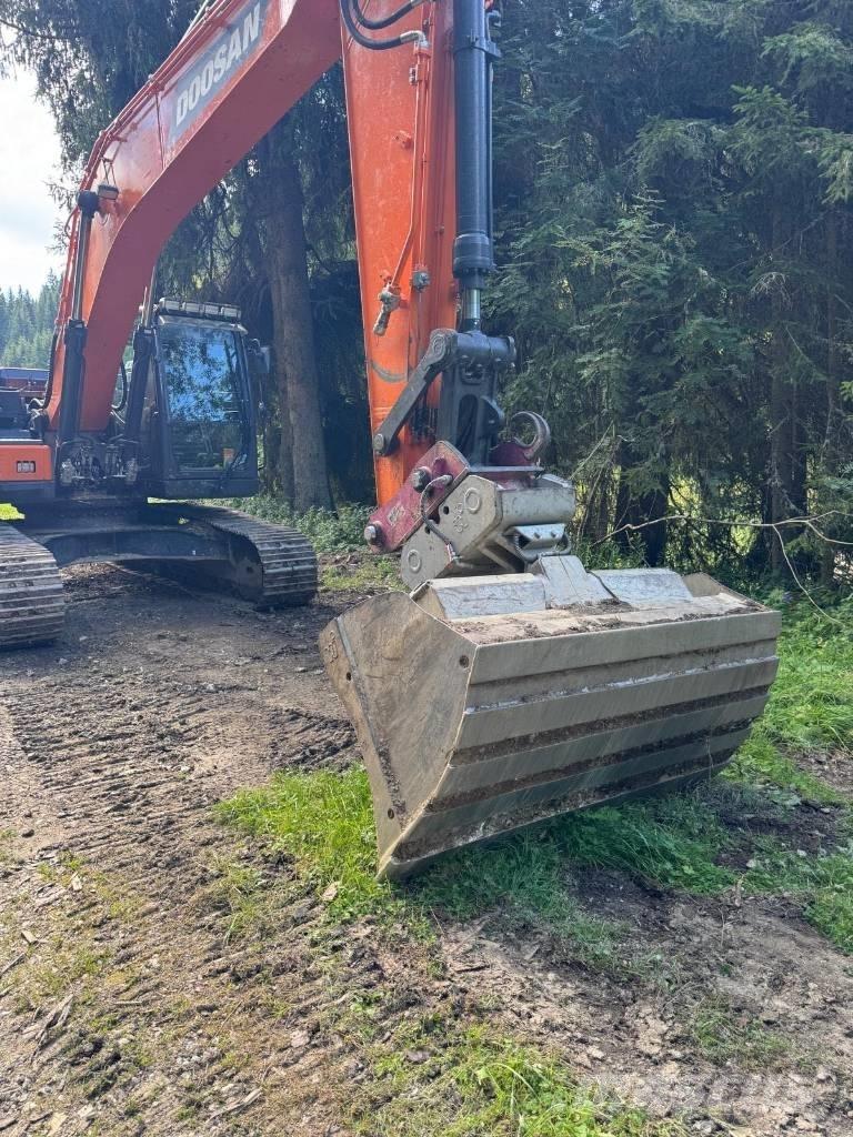 Doosan DX 225 LC-7 大型油圧ショベル12t以上（パワーショベル・ユンボ）