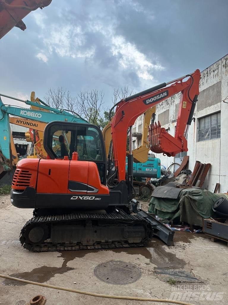 Doosan DX 60 中型油圧ショベル 7ｔ-12ｔ（ユンボ・パワーショベル・バックホー）