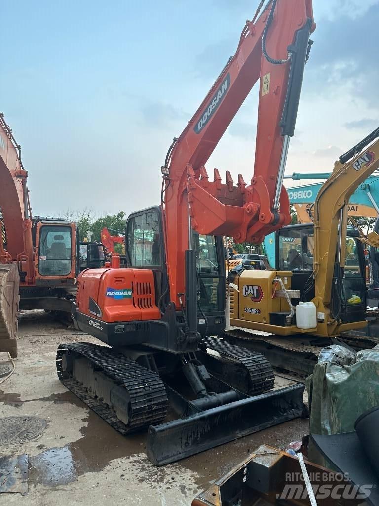 Doosan DX 60 中型油圧ショベル 7ｔ-12ｔ（ユンボ・パワーショベル・バックホー）