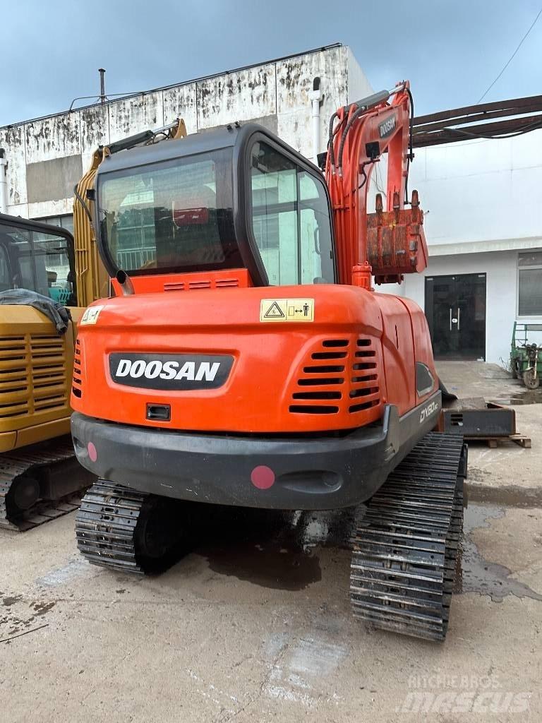 Doosan DX 60 中型油圧ショベル 7ｔ-12ｔ（ユンボ・パワーショベル・バックホー）