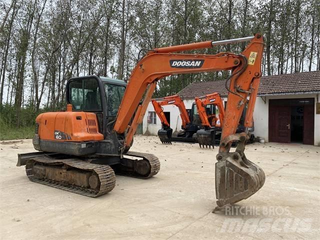 Doosan DX 60 ミニ油圧ショベル 7t以下（ミニユンボ・ミニディガー）