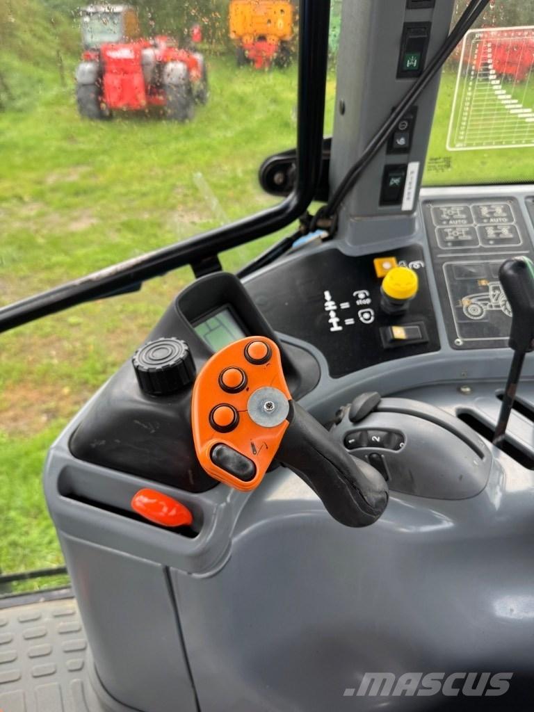 New Holland TM 175 トラクター