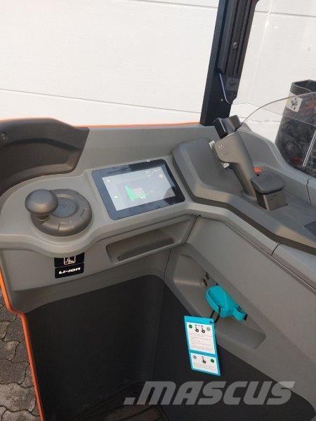 Toyota SSI200D 自走式スタッカー