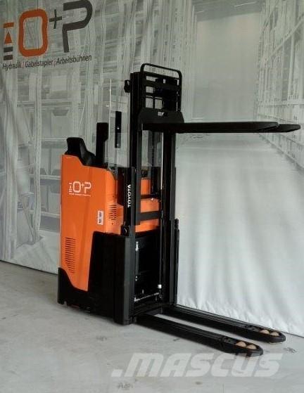 Toyota SSI200D 自走式スタッカー